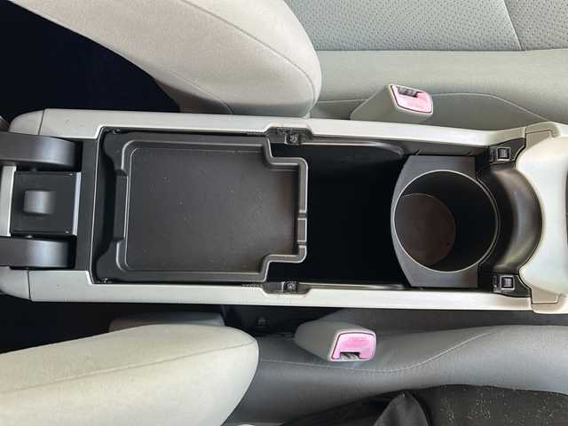 トヨタ プリウス S ツーリングセレクション 福岡県 2010(平22)年 5.4万km ホワイトパールクリスタルシャイン 純正ナビ/（AM/FM/CD/DVD/HDD/BT/ワンセグ）/ETC/バックカメラ/純正フロアマット/純正17インチアルミホイール/オートライト/フォグランプ/プッシュスタート/スマートキー/純正ドアバイザー/電動格納ミラー/ステアリングスイッチ/W+サイド+カーテンエアバッグ/アルミホイール付きスタッドレスタイヤ/保証書・取扱説明書・記録簿