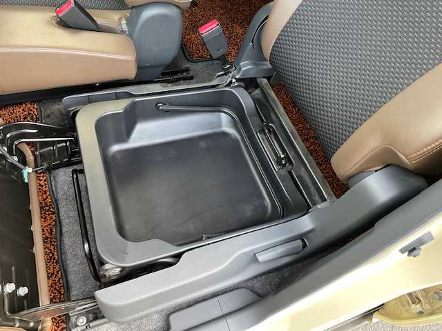 スズキ ハスラー ワンダラー 青森県 2019(平31)年 8.1万km シフォンアイボリーメタリック/ウッディブラウン2トーンルーフ 4WD/ワンオーナー/純正SDナビ・フルセグTV/CD・DVD・Bluetooth・SD・USB/全方位カメラ/デュアルカメラブレーキサポート/車線逸脱警報/ブラウン合皮コンビシート/前席シートヒーター/純正エンジンスターター/ビルトインETC/ヒルディセントコントロール/グリップコントロール/純正フロアマット/ウッディブラウンルーフ/ルーフレール/ロゴ入りサイドデカール/HIDライト/LEDフォグランプ/スマートキー/プッシュスタート