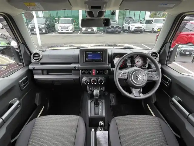 スズキ ジムニー XC 東京都 2025(令7)年 0.4万km シフォンアイボリーM セーフティサポート/デュアルカメラブレーキサポート/レーンキープアシスト/カロッツェリア ディスプレイオーディオ/Bluetooth/HDMI/バックカメラ/クルーズコントロール/LEDヘッドライト/ダウンヒルコントロール/前席シートヒーター/ビルトインETC/純正１６AW