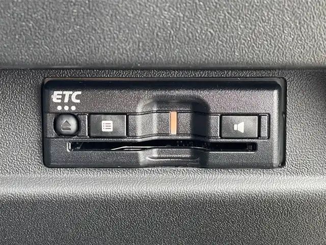 スズキ ジムニー XC 東京都 2025(令7)年 0.4万km シフォンアイボリーM セーフティサポート/デュアルカメラブレーキサポート/レーンキープアシスト/カロッツェリア ディスプレイオーディオ/Bluetooth/HDMI/バックカメラ/クルーズコントロール/LEDヘッドライト/ダウンヒルコントロール/前席シートヒーター/ビルトインETC/純正１６AW