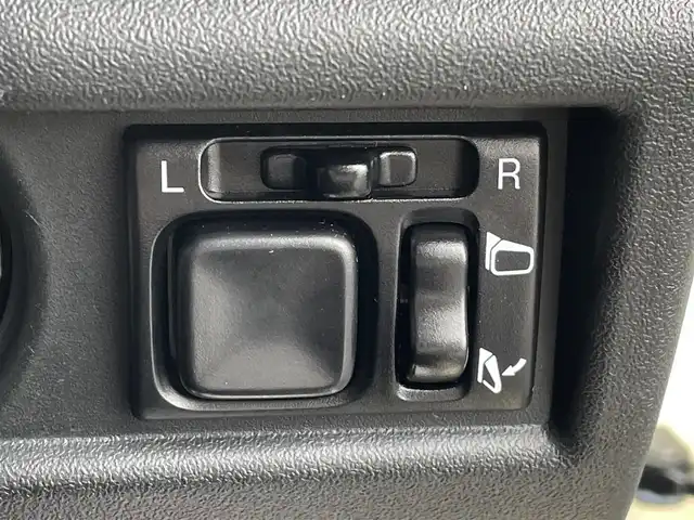 スズキ ジムニー XC 東京都 2025(令7)年 0.4万km シフォンアイボリーM セーフティサポート/デュアルカメラブレーキサポート/レーンキープアシスト/カロッツェリア ディスプレイオーディオ/Bluetooth/HDMI/バックカメラ/クルーズコントロール/LEDヘッドライト/ダウンヒルコントロール/前席シートヒーター/ビルトインETC/純正１６AW