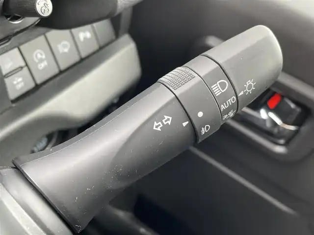 スズキ ジムニー XC 東京都 2025(令7)年 0.4万km シフォンアイボリーM セーフティサポート/デュアルカメラブレーキサポート/レーンキープアシスト/カロッツェリア ディスプレイオーディオ/Bluetooth/HDMI/バックカメラ/クルーズコントロール/LEDヘッドライト/ダウンヒルコントロール/前席シートヒーター/ビルトインETC/純正１６AW