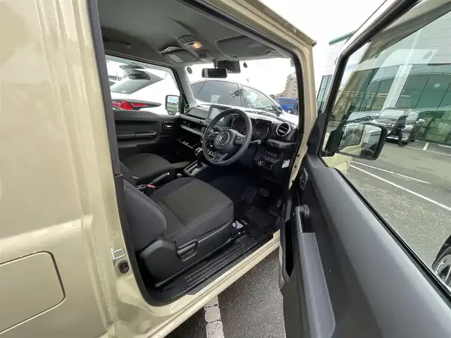 スズキ ジムニー XC 東京都 2025(令7)年 0.4万km シフォンアイボリーM セーフティサポート/デュアルカメラブレーキサポート/レーンキープアシスト/カロッツェリア ディスプレイオーディオ/Bluetooth/HDMI/バックカメラ/クルーズコントロール/LEDヘッドライト/ダウンヒルコントロール/前席シートヒーター/ビルトインETC/純正１６AW