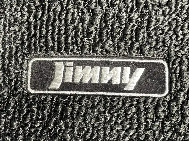 スズキ ジムニー XC 東京都 2025(令7)年 0.4万km シフォンアイボリーM セーフティサポート/デュアルカメラブレーキサポート/レーンキープアシスト/カロッツェリア ディスプレイオーディオ/Bluetooth/HDMI/バックカメラ/クルーズコントロール/LEDヘッドライト/ダウンヒルコントロール/前席シートヒーター/ビルトインETC/純正１６AW