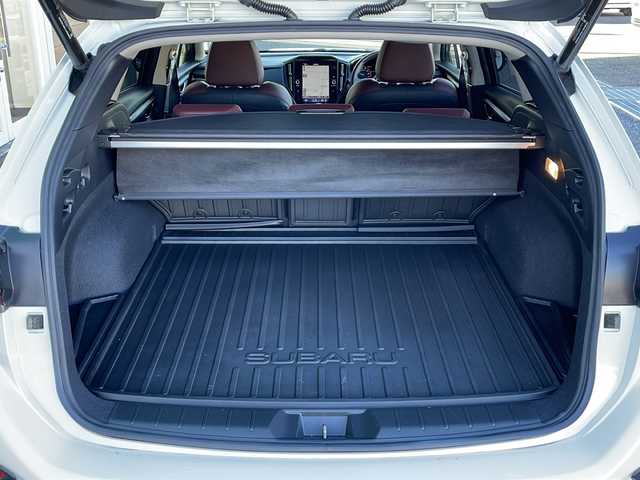 スバル レヴォーグ 1．8STIスポーツ EX 岐阜県 2023(令5)年 1.9万km クリスタルホワイトP 禁煙車/アイサイト/AM/FM/USB/純正ナビ/アップルカープレイ/アンドロイドオート/クルーズコントロール/ドライブモードセレクト/レーンキープアシスト/パワーバックドア/パワーシート/赤レザーシート/シートヒーター/シートメモリー/サイドカメラ/バックカメラ/ドライブレコーダー/純正アルミホイール/純正フロアマット/ビルトインETC/プッシュスタート/オートエアコン/オートライト/スマートキー/スペアキー