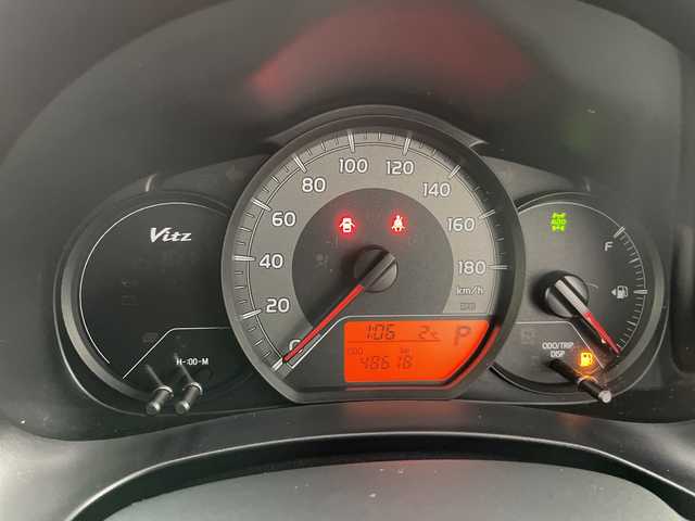 トヨタ ヴィッツ F 道央・札幌 2016(平28)年 4.9万km ブラックマイカ ・4WD/・寒冷地仕様/・純正SDナビ/・CD/DVD/SD/フルセグTV/・Bluetooth接続/・横滑り防止装置/・ヘッドライトレベライザー/・純正フロアマット/・電動格納ミラー/・ウィンカーミラー/・ドアバイザー/・リモコンキー