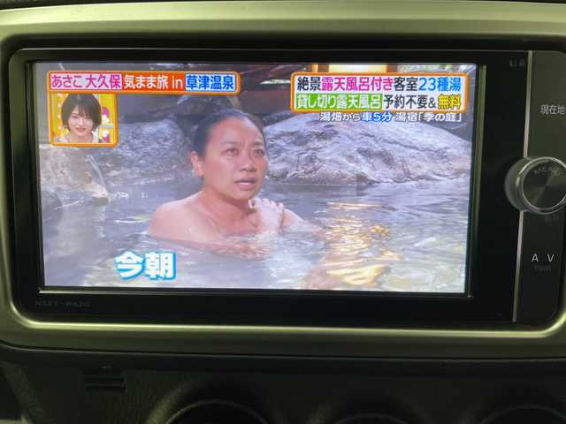 トヨタ ヴィッツ F 道央・札幌 2016(平28)年 4.9万km ブラックマイカ ・4WD/・寒冷地仕様/・純正SDナビ/・CD/DVD/SD/フルセグTV/・Bluetooth接続/・横滑り防止装置/・ヘッドライトレベライザー/・純正フロアマット/・電動格納ミラー/・ウィンカーミラー/・ドアバイザー/・リモコンキー