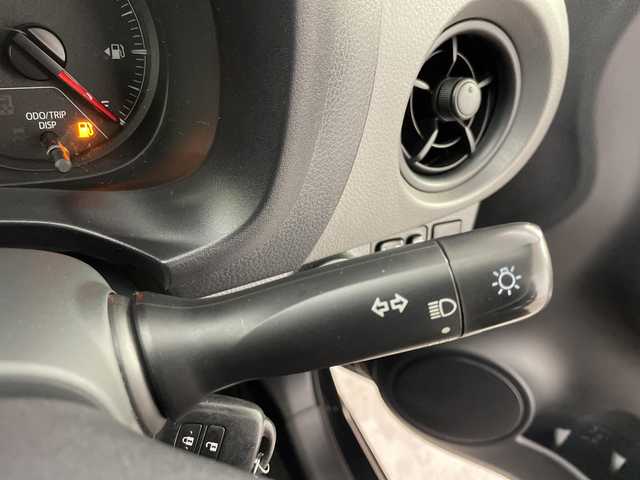 トヨタ ヴィッツ F 道央・札幌 2016(平28)年 4.9万km ブラックマイカ ・4WD/・寒冷地仕様/・純正SDナビ/・CD/DVD/SD/フルセグTV/・Bluetooth接続/・横滑り防止装置/・ヘッドライトレベライザー/・純正フロアマット/・電動格納ミラー/・ウィンカーミラー/・ドアバイザー/・リモコンキー