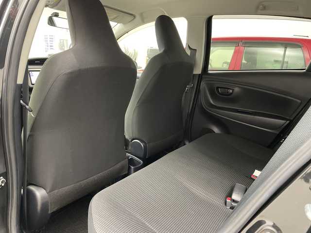 トヨタ ヴィッツ F 道央・札幌 2016(平28)年 4.9万km ブラックマイカ ・4WD/・寒冷地仕様/・純正SDナビ/・CD/DVD/SD/フルセグTV/・Bluetooth接続/・横滑り防止装置/・ヘッドライトレベライザー/・純正フロアマット/・電動格納ミラー/・ウィンカーミラー/・ドアバイザー/・リモコンキー