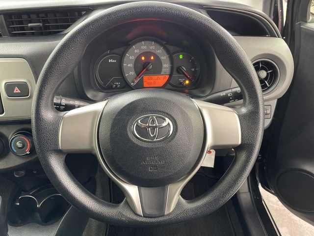 トヨタ ヴィッツ F 道央・札幌 2016(平28)年 4.9万km ブラックマイカ ・4WD/・寒冷地仕様/・純正SDナビ/・CD/DVD/SD/フルセグTV/・Bluetooth接続/・横滑り防止装置/・ヘッドライトレベライザー/・純正フロアマット/・電動格納ミラー/・ウィンカーミラー/・ドアバイザー/・リモコンキー