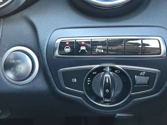 メルセデス・ベンツ Ｃ１８０ ステーションワゴンアバンギャルド 愛知県 2017(平29)年 7.1万km オブシディアンブラック /正規ディーラー車//禁煙車//純正8.4インチナビ//フルセグ/DVD/CD/MSV/SD/USB/Bluetooth//ドライブレコーダー//ビルドインETC//バックカメラ//ハーフレザーシート//パワーシート//運転席シートメモリー//運転席ランバーサポート//シートヒーター//電動リアゲート//レーダーセーフティパッケージ//アダプティブブレーキ//PRE-SAFEブレーキ//ブラインドスポットアシスト//レーンキープアシスト//パーキングセンサー//ステアリングアシスト//ACC//BAS//CPA+//ディストロニックプラス//LEDハイパフォーマンスオートライト//バックフォグランプ//アンビエントライト//パドルシフト//アイドリングストップ//純正17インチアルミホイール//ESP//純正ルーフレール//イージーエントリーステアリング//革巻きステアリング//電動チルトハンドル//電動テレスコピットハンドル//ISOFIX//純正フロアマット//プライバシーガラス//イモビライザー//後席リモートフォールディング//前席シートベルトプリテンショナー//フォースリミッター//自動防眩ルームミラー//スペアスマートキー//保証書/車両取扱説明書//点検整備記録簿H29~R2.R4.R6