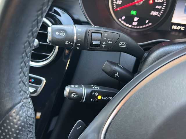 メルセデス・ベンツ Ｃ１８０ ステーションワゴンアバンギャルド 愛知県 2017(平29)年 7.1万km オブシディアンブラック /正規ディーラー車//禁煙車//純正8.4インチナビ//フルセグ/DVD/CD/MSV/SD/USB/Bluetooth//ドライブレコーダー//ビルドインETC//バックカメラ//ハーフレザーシート//パワーシート//運転席シートメモリー//運転席ランバーサポート//シートヒーター//電動リアゲート//レーダーセーフティパッケージ//アダプティブブレーキ//PRE-SAFEブレーキ//ブラインドスポットアシスト//レーンキープアシスト//パーキングセンサー//ステアリングアシスト//ACC//BAS//CPA+//ディストロニックプラス//LEDハイパフォーマンスオートライト//バックフォグランプ//アンビエントライト//パドルシフト//アイドリングストップ//純正17インチアルミホイール//ESP//純正ルーフレール//イージーエントリーステアリング//革巻きステアリング//電動チルトハンドル//電動テレスコピットハンドル//ISOFIX//純正フロアマット//プライバシーガラス//イモビライザー//後席リモートフォールディング//前席シートベルトプリテンショナー//フォースリミッター//自動防眩ルームミラー//スペアスマートキー//保証書/車両取扱説明書//点検整備記録簿H29~R2.R4.R6