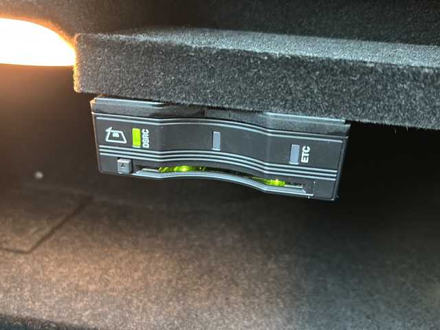 メルセデス・ベンツ Ｃ１８０ ステーションワゴンアバンギャルド 愛知県 2017(平29)年 7.1万km オブシディアンブラック /正規ディーラー車//禁煙車//純正8.4インチナビ//フルセグ/DVD/CD/MSV/SD/USB/Bluetooth//ドライブレコーダー//ビルドインETC//バックカメラ//ハーフレザーシート//パワーシート//運転席シートメモリー//運転席ランバーサポート//シートヒーター//電動リアゲート//レーダーセーフティパッケージ//アダプティブブレーキ//PRE-SAFEブレーキ//ブラインドスポットアシスト//レーンキープアシスト//パーキングセンサー//ステアリングアシスト//ACC//BAS//CPA+//ディストロニックプラス//LEDハイパフォーマンスオートライト//バックフォグランプ//アンビエントライト//パドルシフト//アイドリングストップ//純正17インチアルミホイール//ESP//純正ルーフレール//イージーエントリーステアリング//革巻きステアリング//電動チルトハンドル//電動テレスコピットハンドル//ISOFIX//純正フロアマット//プライバシーガラス//イモビライザー//後席リモートフォールディング//前席シートベルトプリテンショナー//フォースリミッター//自動防眩ルームミラー//スペアスマートキー//保証書/車両取扱説明書//点検整備記録簿H29~R2.R4.R6