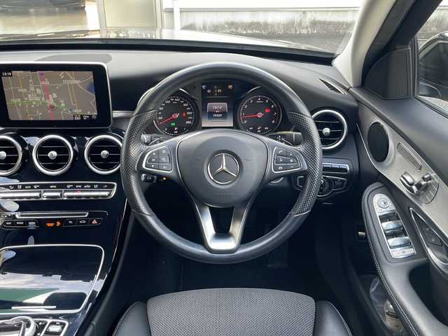 メルセデス・ベンツ Ｃ１８０ ステーションワゴンアバンギャルド 愛知県 2017(平29)年 7.1万km オブシディアンブラック /正規ディーラー車//禁煙車//純正8.4インチナビ//フルセグ/DVD/CD/MSV/SD/USB/Bluetooth//ドライブレコーダー//ビルドインETC//バックカメラ//ハーフレザーシート//パワーシート//運転席シートメモリー//運転席ランバーサポート//シートヒーター//電動リアゲート//レーダーセーフティパッケージ//アダプティブブレーキ//PRE-SAFEブレーキ//ブラインドスポットアシスト//レーンキープアシスト//パーキングセンサー//ステアリングアシスト//ACC//BAS//CPA+//ディストロニックプラス//LEDハイパフォーマンスオートライト//バックフォグランプ//アンビエントライト//パドルシフト//アイドリングストップ//純正17インチアルミホイール//ESP//純正ルーフレール//イージーエントリーステアリング//革巻きステアリング//電動チルトハンドル//電動テレスコピットハンドル//ISOFIX//純正フロアマット//プライバシーガラス//イモビライザー//後席リモートフォールディング//前席シートベルトプリテンショナー//フォースリミッター//自動防眩ルームミラー//スペアスマートキー//保証書/車両取扱説明書//点検整備記録簿H29~R2.R4.R6