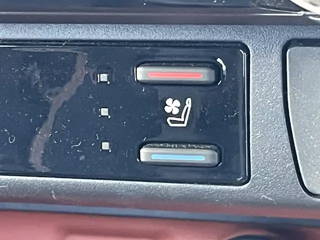 トヨタ ＲＡＶ４ ハイブリッド アドベンチャー 東京都 2024(令6)年 3.3万km アティチュードブラックマイカ サンルーフ/１０型ディスプレィオーディオナビ＆フルセグ/・BluetoothAudio　　/・AppleCarPlay/AndroidAuto/デジタルインナーミラー　/合皮スポーティシート　/メモリパワーシート　/快適温熱シート　/シートベンチレーション　/パワーバックドア　/ブラインドスポットモニター/パーキングサポートブレーキ/セーフティセンス/（衝突回避支援パッケージ）/・プリクラッシュセーフティ/・レーダークルーズコントロール/・ロードサインアシスト/・レーントレーシングアシストサポート/・オートマチックハイビーム/プッシュエンジンスタート/ステアリングヒーター/保証書＆取説/Wエアバック＆ABS