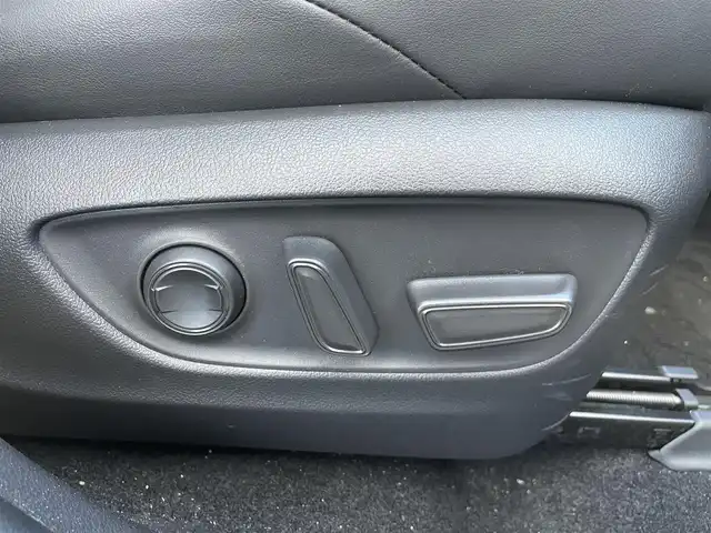 トヨタ ＲＡＶ４ ハイブリッド アドベンチャー 東京都 2024(令6)年 3.3万km アティチュードブラックマイカ サンルーフ/１０型ディスプレィオーディオナビ＆フルセグ/・BluetoothAudio　　/・AppleCarPlay/AndroidAuto/デジタルインナーミラー　/合皮スポーティシート　/メモリパワーシート　/快適温熱シート　/シートベンチレーション　/パワーバックドア　/ブラインドスポットモニター/パーキングサポートブレーキ/セーフティセンス/（衝突回避支援パッケージ）/・プリクラッシュセーフティ/・レーダークルーズコントロール/・ロードサインアシスト/・レーントレーシングアシストサポート/・オートマチックハイビーム/プッシュエンジンスタート/ステアリングヒーター/保証書＆取説/Wエアバック＆ABS