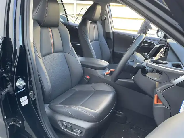 トヨタ ＲＡＶ４ ハイブリッド アドベンチャー 東京都 2024(令6)年 3.3万km アティチュードブラックマイカ サンルーフ/１０型ディスプレィオーディオナビ＆フルセグ/・BluetoothAudio　　/・AppleCarPlay/AndroidAuto/デジタルインナーミラー　/合皮スポーティシート　/メモリパワーシート　/快適温熱シート　/シートベンチレーション　/パワーバックドア　/ブラインドスポットモニター/パーキングサポートブレーキ/セーフティセンス/（衝突回避支援パッケージ）/・プリクラッシュセーフティ/・レーダークルーズコントロール/・ロードサインアシスト/・レーントレーシングアシストサポート/・オートマチックハイビーム/プッシュエンジンスタート/ステアリングヒーター/保証書＆取説/Wエアバック＆ABS
