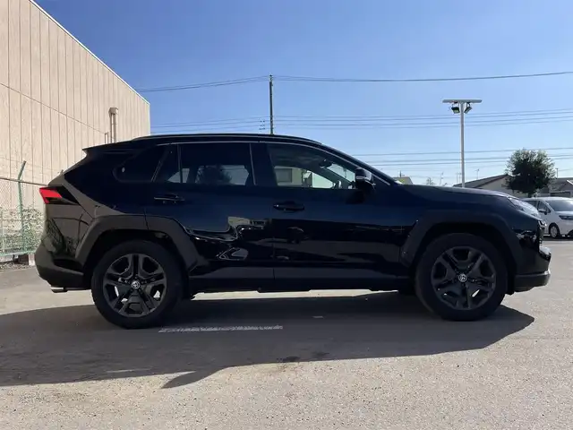 トヨタ ＲＡＶ４ ハイブリッド アドベンチャー 東京都 2024(令6)年 3.3万km アティチュードブラックマイカ サンルーフ/１０型ディスプレィオーディオナビ＆フルセグ/・BluetoothAudio　　/・AppleCarPlay/AndroidAuto/デジタルインナーミラー　/合皮スポーティシート　/メモリパワーシート　/快適温熱シート　/シートベンチレーション　/パワーバックドア　/ブラインドスポットモニター/パーキングサポートブレーキ/セーフティセンス/（衝突回避支援パッケージ）/・プリクラッシュセーフティ/・レーダークルーズコントロール/・ロードサインアシスト/・レーントレーシングアシストサポート/・オートマチックハイビーム/プッシュエンジンスタート/ステアリングヒーター/保証書＆取説/Wエアバック＆ABS