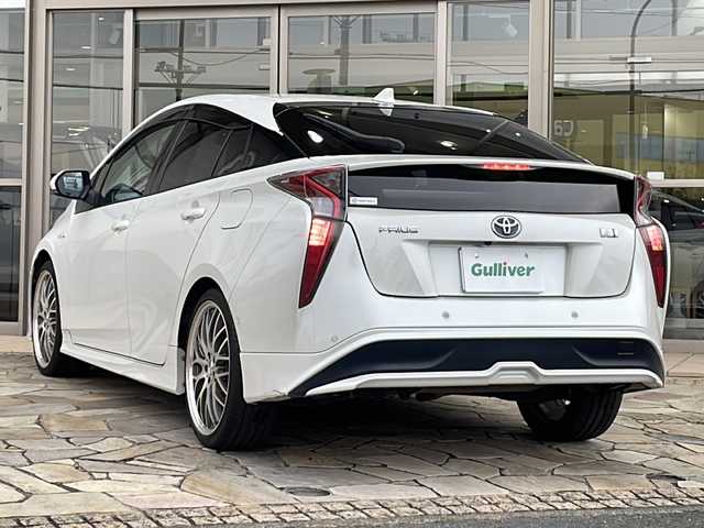 トヨタ プリウス A 静岡県 2016(平28)年 9.7万km ホワイトパールクリスタルシャイン 純正SDナビ/・CD/・DVD/・フルセグＴＶ/・Bluetooth/・AM/・FM/主要装備/・TRDエアロF/R/・衝突軽減/・レーンキープ/・追従クルコン/・BSM/・コーナーセンサー前後/・バックカメラ/・ETC/・ドラレコ前/・HUD/・ステリモ/・ヒーテッドドアミラー/・スマートキー/・プッシュスタート/・純正フロアマット/・社外アルミホイール/・LEDヘッドライト/・オートライト/・オートハイビーム