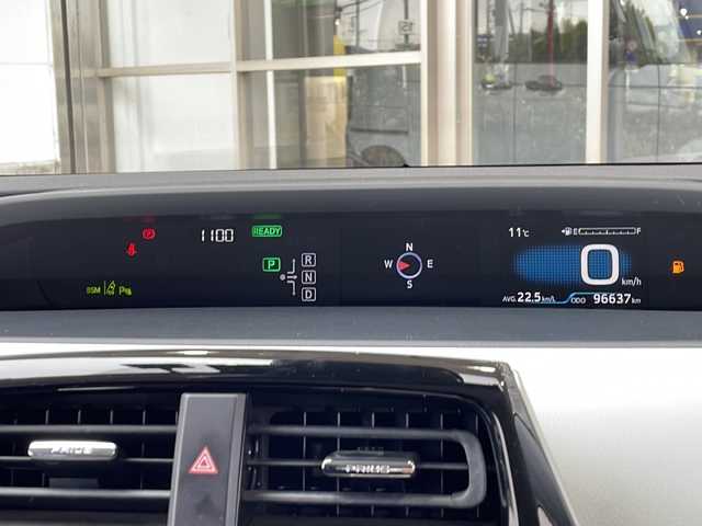 トヨタ プリウス A 静岡県 2016(平28)年 9.7万km ホワイトパールクリスタルシャイン 純正SDナビ/・CD/・DVD/・フルセグＴＶ/・Bluetooth/・AM/・FM/主要装備/・TRDエアロF/R/・衝突軽減/・レーンキープ/・追従クルコン/・BSM/・コーナーセンサー前後/・バックカメラ/・ETC/・ドラレコ前/・HUD/・ステリモ/・ヒーテッドドアミラー/・スマートキー/・プッシュスタート/・純正フロアマット/・社外アルミホイール/・LEDヘッドライト/・オートライト/・オートハイビーム