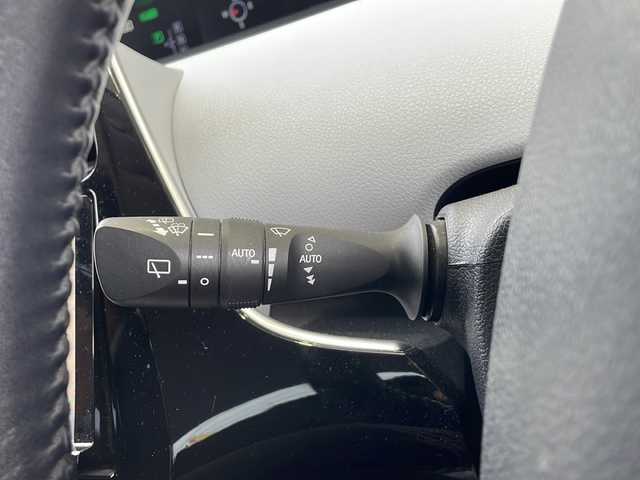 トヨタ プリウス A 静岡県 2016(平28)年 9.7万km ホワイトパールクリスタルシャイン 純正SDナビ/・CD/・DVD/・フルセグＴＶ/・Bluetooth/・AM/・FM/主要装備/・TRDエアロF/R/・衝突軽減/・レーンキープ/・追従クルコン/・BSM/・コーナーセンサー前後/・バックカメラ/・ETC/・ドラレコ前/・HUD/・ステリモ/・ヒーテッドドアミラー/・スマートキー/・プッシュスタート/・純正フロアマット/・社外アルミホイール/・LEDヘッドライト/・オートライト/・オートハイビーム