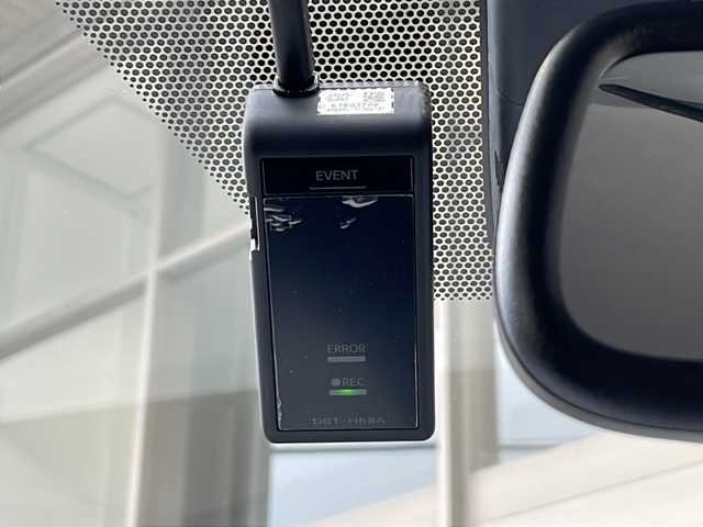 トヨタ プリウス A 静岡県 2016(平28)年 9.7万km ホワイトパールクリスタルシャイン 純正SDナビ/・CD/・DVD/・フルセグＴＶ/・Bluetooth/・AM/・FM/主要装備/・TRDエアロF/R/・衝突軽減/・レーンキープ/・追従クルコン/・BSM/・コーナーセンサー前後/・バックカメラ/・ETC/・ドラレコ前/・HUD/・ステリモ/・ヒーテッドドアミラー/・スマートキー/・プッシュスタート/・純正フロアマット/・社外アルミホイール/・LEDヘッドライト/・オートライト/・オートハイビーム