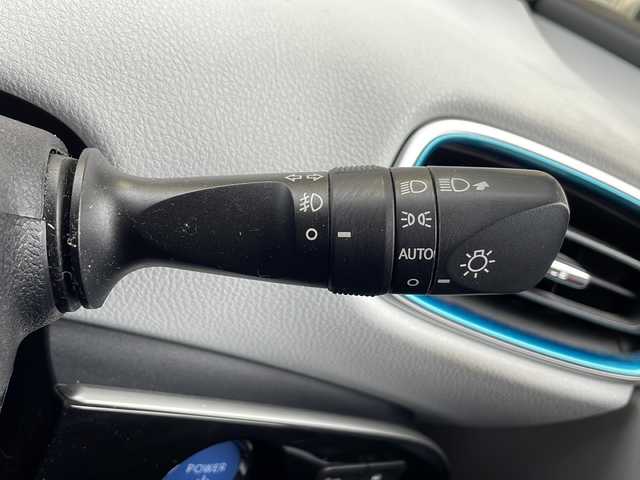 トヨタ プリウス A 静岡県 2016(平28)年 9.7万km ホワイトパールクリスタルシャイン 純正SDナビ/・CD/・DVD/・フルセグＴＶ/・Bluetooth/・AM/・FM/主要装備/・TRDエアロF/R/・衝突軽減/・レーンキープ/・追従クルコン/・BSM/・コーナーセンサー前後/・バックカメラ/・ETC/・ドラレコ前/・HUD/・ステリモ/・ヒーテッドドアミラー/・スマートキー/・プッシュスタート/・純正フロアマット/・社外アルミホイール/・LEDヘッドライト/・オートライト/・オートハイビーム