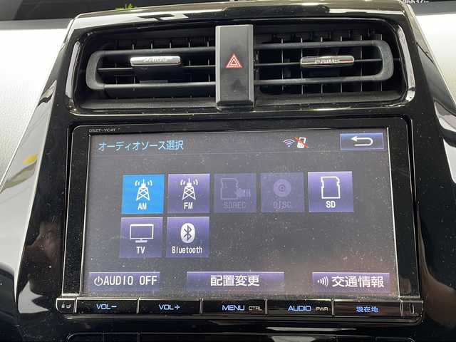 トヨタ プリウス A 静岡県 2016(平28)年 9.7万km ホワイトパールクリスタルシャイン 純正SDナビ/・CD/・DVD/・フルセグＴＶ/・Bluetooth/・AM/・FM/主要装備/・TRDエアロF/R/・衝突軽減/・レーンキープ/・追従クルコン/・BSM/・コーナーセンサー前後/・バックカメラ/・ETC/・ドラレコ前/・HUD/・ステリモ/・ヒーテッドドアミラー/・スマートキー/・プッシュスタート/・純正フロアマット/・社外アルミホイール/・LEDヘッドライト/・オートライト/・オートハイビーム