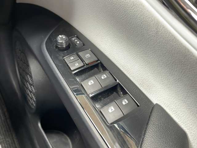 トヨタ プリウス A 静岡県 2016(平28)年 9.7万km ホワイトパールクリスタルシャイン 純正SDナビ/・CD/・DVD/・フルセグＴＶ/・Bluetooth/・AM/・FM/主要装備/・TRDエアロF/R/・衝突軽減/・レーンキープ/・追従クルコン/・BSM/・コーナーセンサー前後/・バックカメラ/・ETC/・ドラレコ前/・HUD/・ステリモ/・ヒーテッドドアミラー/・スマートキー/・プッシュスタート/・純正フロアマット/・社外アルミホイール/・LEDヘッドライト/・オートライト/・オートハイビーム