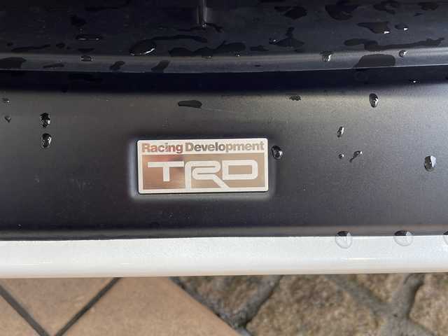 トヨタ プリウス A 静岡県 2016(平28)年 9.7万km ホワイトパールクリスタルシャイン 純正SDナビ/・CD/・DVD/・フルセグＴＶ/・Bluetooth/・AM/・FM/主要装備/・TRDエアロF/R/・衝突軽減/・レーンキープ/・追従クルコン/・BSM/・コーナーセンサー前後/・バックカメラ/・ETC/・ドラレコ前/・HUD/・ステリモ/・ヒーテッドドアミラー/・スマートキー/・プッシュスタート/・純正フロアマット/・社外アルミホイール/・LEDヘッドライト/・オートライト/・オートハイビーム