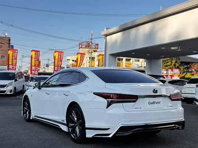 レクサス ＬＳ 500h Fスポーツ 熊本県 2020(令2)年 7.5万km ホワイトノーヴァガラスフレーク モデリスタエアロ（F.S.R）/純正メーカーナビ/【フルセグTV/Bluetooth/AM/FM】/パノラミックビューモニター/レクサスセーフティーセンス＋A/・レーダークルーズコントロール/・プリクラッシュセーフティー/・フロントクロストラフィックアラート/・レーントレーシングアシスト/・ロードサインアシスト/・アダプティブハイビームシステム/・先行車発進告知機能/クリアランスソナー/ブラインドスポットモニター/ヘッドアップディスプレイ/デジタルインナーミラー/パドルシフト/オートLEDライト/オートハイビーム/ブレーキホールド/レザーシート/前席シートヒーター/エアシート/前席パワーシート/革巻きステアリング/ステアリングスイッチ/ステアリングヒーター/ETC2.0/ドライブレコーダー前後/電動リアゲート/純正フロアマット/純正ドアバイザー/横滑り防止装置/取扱説明書/スペアキー