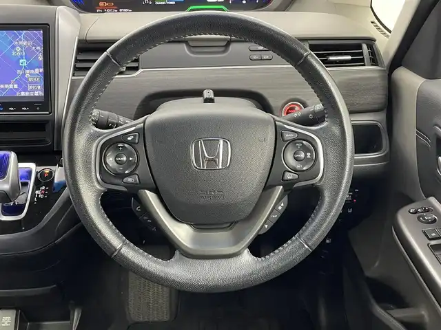 ホンダ フリード ハイブリット EX 埼玉県 2017(平29)年 7.2万km ホワイトオーキッドパール 純正９インチナビ　両側電動スライドドア　衝突軽減ブレーキ　アダプティブクルーズコントロール　ビルトインＥＴＣ　ＬＥＤヘッドライト　シートヒーター　バックカメラ　ドライブレコーダー　合皮ハーフレザーシート