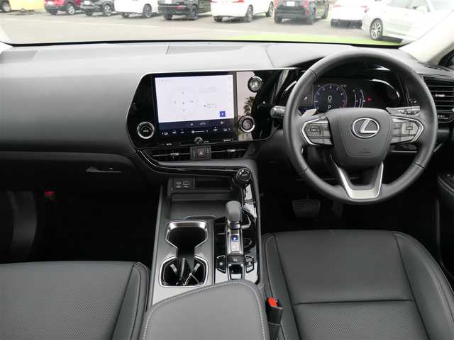 レクサス ＮＸ 250 千葉県 2022(令4)年 0.4万km グラファイトブラックガラスフレーク Lexus Safety System+/・プリクラッシュセーフティ/・レーンディパーチャーアラート/・オートハイビーム/・レーダークルーズコントロール/・ブラインドスポットモニター/パワーバックドア/9.8インチディスプレイオーディオ/純正地デジTV/【Bluetooth接続】/バックカメラ/ドライブレコーダー（DRT-H68A）/L texシート/前席パワーシート/リバース連動ドアミラー（左/右）/クリアランスソナー/ETC（2.0）/LEDヘッドライト/ウインカーミラー/革巻きステアリング/ステアリングスイッチ/純正18インチアルミホイル/サイド/カーテン/ニーエアバッグ/スマートキー