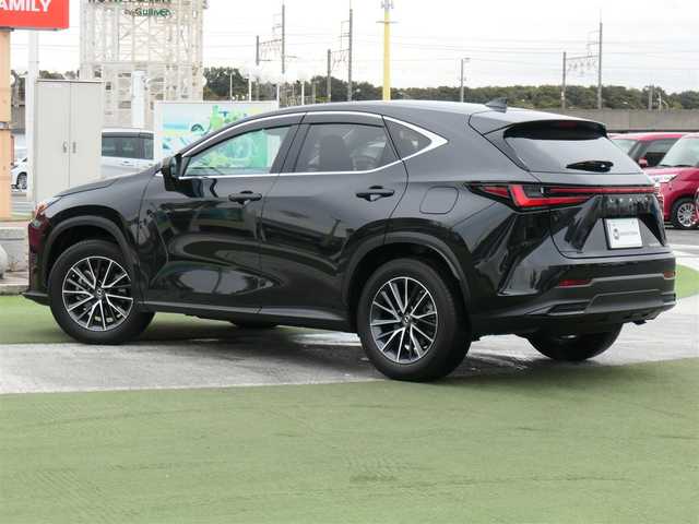 レクサス ＮＸ 250 千葉県 2022(令4)年 0.4万km グラファイトブラックガラスフレーク Lexus Safety System+/・プリクラッシュセーフティ/・レーンディパーチャーアラート/・オートハイビーム/・レーダークルーズコントロール/・ブラインドスポットモニター/パワーバックドア/9.8インチディスプレイオーディオ/純正地デジTV/【Bluetooth接続】/バックカメラ/ドライブレコーダー（DRT-H68A）/L texシート/前席パワーシート/リバース連動ドアミラー（左/右）/クリアランスソナー/ETC（2.0）/LEDヘッドライト/ウインカーミラー/革巻きステアリング/ステアリングスイッチ/純正18インチアルミホイル/サイド/カーテン/ニーエアバッグ/スマートキー