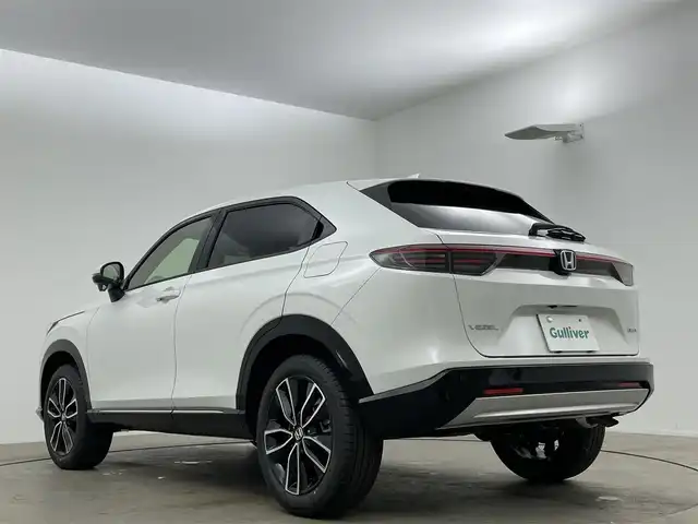 ホンダ ヴェゼル ハイブリッド e:HEV Z 岡山県 2025(令7)年 0.1万km未満 プラチナホワイトパール 登録済未使用車		/純正メモリナビゲーション		/【フルセグ/Bluetooth/CarPlay】		/バックカメラ	/純正18inアルミホイール+サマータイヤ：装着					/レーダークルーズコントロール		/ビルトインETC2.0	/置くだけ充電/LEDヘッドライト（AUTO機能付き）		/シートヒーター		/横滑り防止機能		/衝突軽減システム		/車線逸脱防止システム						/スマートキー		/ステアリングスイッチ		/プッシュスタート		/コーナーセンサー					/新車保証書		/取扱説明書		/スペアキー×１