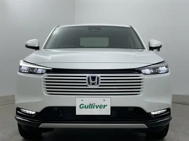 ホンダ ヴェゼル ハイブリッド e:HEV Z 岡山県 2025(令7)年 0.1万km未満 プラチナホワイトパール 登録済未使用車		/純正メモリナビゲーション		/【フルセグ/Bluetooth/CarPlay】		/バックカメラ	/純正18inアルミホイール+サマータイヤ：装着					/レーダークルーズコントロール		/ビルトインETC2.0	/置くだけ充電/LEDヘッドライト（AUTO機能付き）		/シートヒーター		/横滑り防止機能		/衝突軽減システム		/車線逸脱防止システム						/スマートキー		/ステアリングスイッチ		/プッシュスタート		/コーナーセンサー					/新車保証書		/取扱説明書		/スペアキー×１