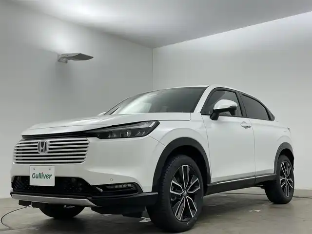 ホンダ ヴェゼル ハイブリッド e:HEV Z 岡山県 2025(令7)年 0.1万km未満 プラチナホワイトパール 登録済未使用車		/純正メモリナビゲーション		/【フルセグ/Bluetooth/CarPlay】		/バックカメラ	/純正18inアルミホイール+サマータイヤ：装着					/レーダークルーズコントロール		/ビルトインETC2.0	/置くだけ充電/LEDヘッドライト（AUTO機能付き）		/シートヒーター		/横滑り防止機能		/衝突軽減システム		/車線逸脱防止システム						/スマートキー		/ステアリングスイッチ		/プッシュスタート		/コーナーセンサー					/新車保証書		/取扱説明書		/スペアキー×１