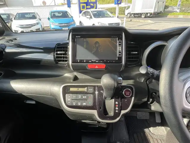 ホンダ Ｎ ＢＯＸ カスタム G Lパッケージ 山形県 2012(平24)年 7.3万km クリスタルブラックパール (株)IDOMが運営する【じしゃロン山形店】の自社ローン専用車両になります。/こちらは現金またはオートローンご利用時の価格です。/自社ローンご希望の方は別途その旨お申付け下さい。/純正ナビ/（FM/AM/SD/ワンセグ）/片側パワースライドドア/バックカメラ/ステアリングスイッチ/ウィンカーミラー/純正フロアマット/プッシュスタート/スマートキー/HIDライト/横滑り防止/ISOFIX
