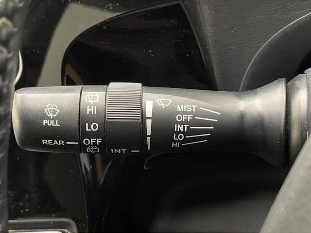 トヨタ アクア クロスオーバー グラム 宮崎県 2020(令2)年 3.6万km ホワイトパールクリスタルシャイン 禁煙車/トヨタセーフティセンス/純正ナビTV/（NSCN-W68/CD/DVD/Bluetooth/フルセグTV)/純正ビルトインETC/純正ドライブレコーダー/純正LEDオートライト/純正LEDフォグ/純正オートアラーム/純正16インチアルミ/純正フロアマット/プリクラッシュセーフティ/オートマチックハイビーム/レーンディパーチャーアラート/クリアランスソナー/ウインカードアミラー/ハーフレザーシート/本革巻ハンドル/前席シートヒーター/オートエアコン（ナノイー）/スマートキー/プッシュエンジンスタート/スペアキー/新車時保証書/取扱い説明書
