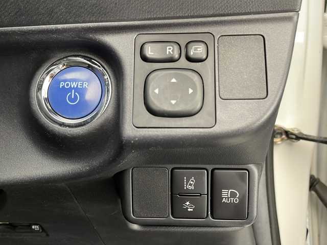 トヨタ アクア クロスオーバー グラム 宮崎県 2020(令2)年 3.6万km ホワイトパールクリスタルシャイン 禁煙車/トヨタセーフティセンス/純正ナビTV/（NSCN-W68/CD/DVD/Bluetooth/フルセグTV)/純正ビルトインETC/純正ドライブレコーダー/純正LEDオートライト/純正LEDフォグ/純正オートアラーム/純正16インチアルミ/純正フロアマット/プリクラッシュセーフティ/オートマチックハイビーム/レーンディパーチャーアラート/クリアランスソナー/ウインカードアミラー/ハーフレザーシート/本革巻ハンドル/前席シートヒーター/オートエアコン（ナノイー）/スマートキー/プッシュエンジンスタート/スペアキー/新車時保証書/取扱い説明書