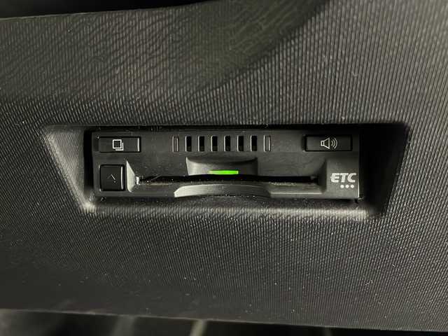 トヨタ アクア クロスオーバー グラム 宮崎県 2020(令2)年 3.6万km ホワイトパールクリスタルシャイン 禁煙車/トヨタセーフティセンス/純正ナビTV/（NSCN-W68/CD/DVD/Bluetooth/フルセグTV)/純正ビルトインETC/純正ドライブレコーダー/純正LEDオートライト/純正LEDフォグ/純正オートアラーム/純正16インチアルミ/純正フロアマット/プリクラッシュセーフティ/オートマチックハイビーム/レーンディパーチャーアラート/クリアランスソナー/ウインカードアミラー/ハーフレザーシート/本革巻ハンドル/前席シートヒーター/オートエアコン（ナノイー）/スマートキー/プッシュエンジンスタート/スペアキー/新車時保証書/取扱い説明書