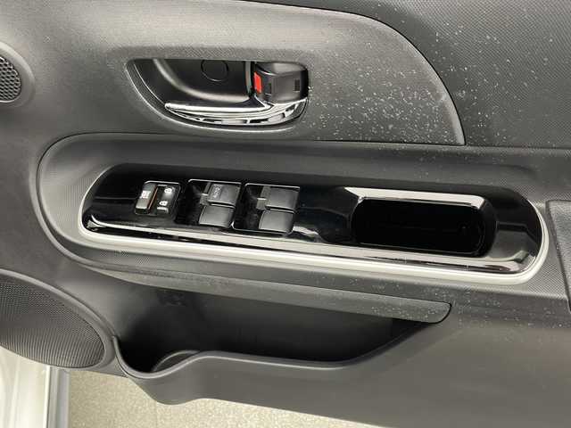 トヨタ アクア クロスオーバー グラム 宮崎県 2020(令2)年 3.6万km ホワイトパールクリスタルシャイン 禁煙車/トヨタセーフティセンス/純正ナビTV/（NSCN-W68/CD/DVD/Bluetooth/フルセグTV)/純正ビルトインETC/純正ドライブレコーダー/純正LEDオートライト/純正LEDフォグ/純正オートアラーム/純正16インチアルミ/純正フロアマット/プリクラッシュセーフティ/オートマチックハイビーム/レーンディパーチャーアラート/クリアランスソナー/ウインカードアミラー/ハーフレザーシート/本革巻ハンドル/前席シートヒーター/オートエアコン（ナノイー）/スマートキー/プッシュエンジンスタート/スペアキー/新車時保証書/取扱い説明書