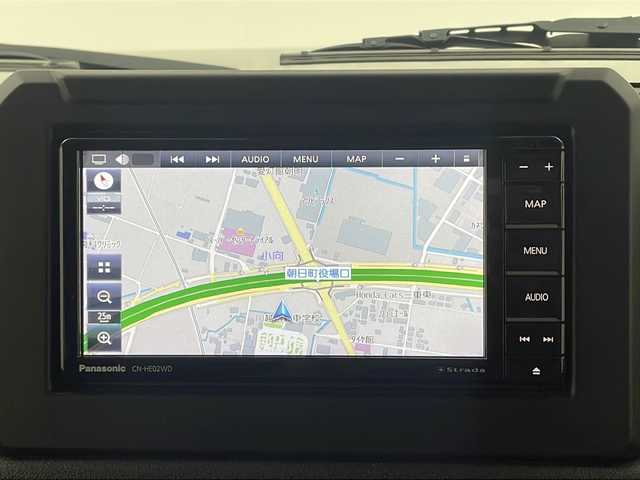 スズキ ジムニー XC 三重県 2023(令5)年 2万km ジャングルグリーン 禁煙車/ｓｔｒａｄｅ７インチＳＤナビ/・Ｂｌｕｅｔｏｏｔｈ・ＣＤ／ＤＶＤ・フルセグ・SD/スズキセーフティサポート/・衝突軽減ブレーキ・車線逸脱抑制制御機能/・ハイビームアシスト/前席シートヒーター/クルーズコントロール/革巻きステアリング/電動格納ミラー/ヒーテッドドアミラー