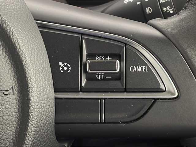 スズキ ジムニー XC 三重県 2023(令5)年 2万km ジャングルグリーン 禁煙車/ｓｔｒａｄｅ７インチＳＤナビ/・Ｂｌｕｅｔｏｏｔｈ・ＣＤ／ＤＶＤ・フルセグ・SD/スズキセーフティサポート/・衝突軽減ブレーキ・車線逸脱抑制制御機能/・ハイビームアシスト/前席シートヒーター/クルーズコントロール/革巻きステアリング/電動格納ミラー/ヒーテッドドアミラー