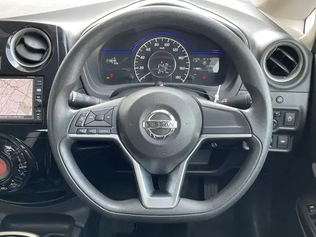 日産 ノート e－パワー X 東京都 2016(平28)年 7.4万km ギャラクシーゴールド 純正ナビ/TV/Bluetooth接続/エマージェンシーブレーキ/車線逸脱警報/ETC/車両検知警報/横滑り防止措置/スマートキー/プッシュスタート/オートエアコン/オートウィンドウ/ステアリングスイッチ