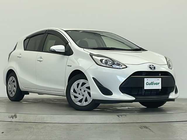 トヨタ アクア S 宮城県 2017(平29)年 5.8万km ライムホワイトパールクリスタルシャイン 社外ナビ　MDV-L504W/CD/DVD/SD/USB/FM/AM/BT/フルセグTV/バックカメラ/トヨタセーフティーセンス/プリクラッシュセーフティーセンス/レーディパーチャーアラート/オートマチックハイビーム/先行車発進告知/横滑り防止システム/ETC/前ドライブレコーダー/ステアリングスイッチ/電動格納ミラー/ウインカーミラー/社外ドアバイザー/オートライト/LEDヘッドライト/ヘッドライトレベライザー/純正ホイールキャップ/プッシュスタート/スマートキー/スペアキーx1/エンジンスターター