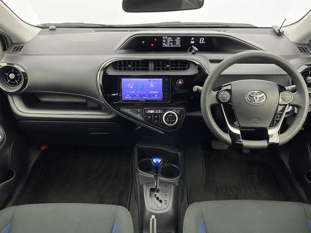 トヨタ アクア S 宮城県 2017(平29)年 5.8万km ライムホワイトパールクリスタルシャイン 社外ナビ　MDV-L504W/CD/DVD/SD/USB/FM/AM/BT/フルセグTV/バックカメラ/トヨタセーフティーセンス/プリクラッシュセーフティーセンス/レーディパーチャーアラート/オートマチックハイビーム/先行車発進告知/横滑り防止システム/ETC/前ドライブレコーダー/ステアリングスイッチ/電動格納ミラー/ウインカーミラー/社外ドアバイザー/オートライト/LEDヘッドライト/ヘッドライトレベライザー/純正ホイールキャップ/プッシュスタート/スマートキー/スペアキーx1/エンジンスターター