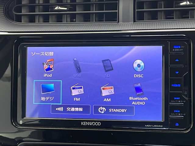 トヨタ アクア S 宮城県 2017(平29)年 5.8万km ライムホワイトパールクリスタルシャイン 社外ナビ　MDV-L504W/CD/DVD/SD/USB/FM/AM/BT/フルセグTV/バックカメラ/トヨタセーフティーセンス/プリクラッシュセーフティーセンス/レーディパーチャーアラート/オートマチックハイビーム/先行車発進告知/横滑り防止システム/ETC/前ドライブレコーダー/ステアリングスイッチ/電動格納ミラー/ウインカーミラー/社外ドアバイザー/オートライト/LEDヘッドライト/ヘッドライトレベライザー/純正ホイールキャップ/プッシュスタート/スマートキー/スペアキーx1/エンジンスターター