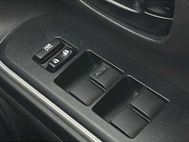トヨタ アクア S 宮城県 2017(平29)年 5.8万km ライムホワイトパールクリスタルシャイン 社外ナビ　MDV-L504W/CD/DVD/SD/USB/FM/AM/BT/フルセグTV/バックカメラ/トヨタセーフティーセンス/プリクラッシュセーフティーセンス/レーディパーチャーアラート/オートマチックハイビーム/先行車発進告知/横滑り防止システム/ETC/前ドライブレコーダー/ステアリングスイッチ/電動格納ミラー/ウインカーミラー/社外ドアバイザー/オートライト/LEDヘッドライト/ヘッドライトレベライザー/純正ホイールキャップ/プッシュスタート/スマートキー/スペアキーx1/エンジンスターター