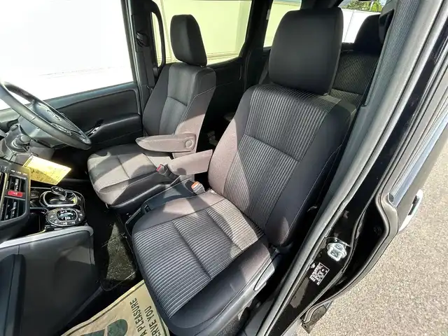 トヨタ ヴォクシー ハイブリッド ZS 煌Ⅱ 岩手県 2019(令1)年 5.2万km ブラック トヨタセーフティセンス/　・プリクラッシュセーフティ/　・レーンディパーチャーアラート/　・オートマチックハイビーム/純正メモリナビ/　　Bt/USB/フルセグTV/バックカメラ/クルーズコントロール/両側パワースライドドア/LEDオートライト/フォグランプ/純正16インチアルミホイール/クリアランスソナー/アイドリングストップ/スマートキー/ビルトインETC